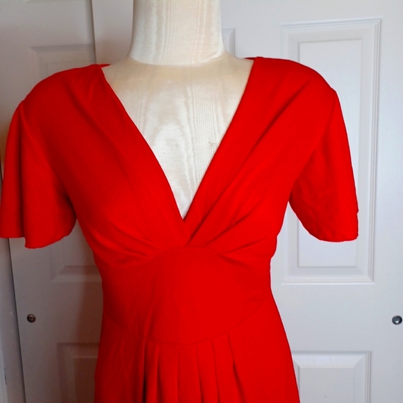 Red Dress  Size S/P Knit Short Sleeve  V-Neck  Stretch. - Picture 6 of 10